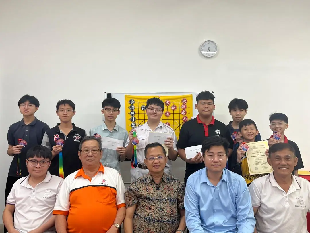 得奖者与笨珍象棋公会理事合照